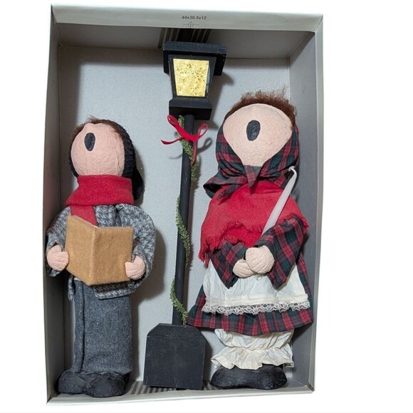 Vintage Handcrafted old time carolers street lamp paper mache dolls figurines - Picture 7 of 12